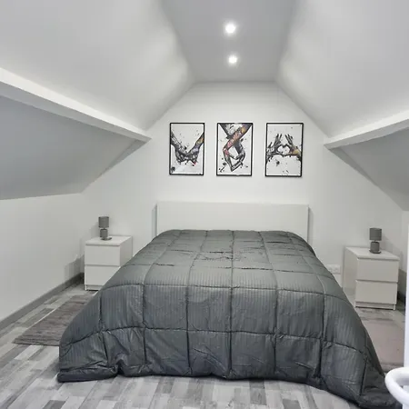 Moderne, Confort Avec Exterieur