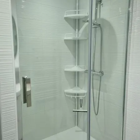 Moderne, Confort Avec Exterieur *